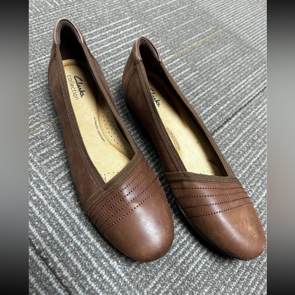 Clarks Women's Tan Loafers